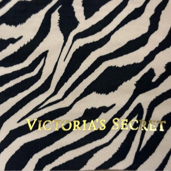 2/$30 Victoria’s Secret Seamless Non-Padded Bralette Zebra Print Pull-on Size S - Picture 3 of 5